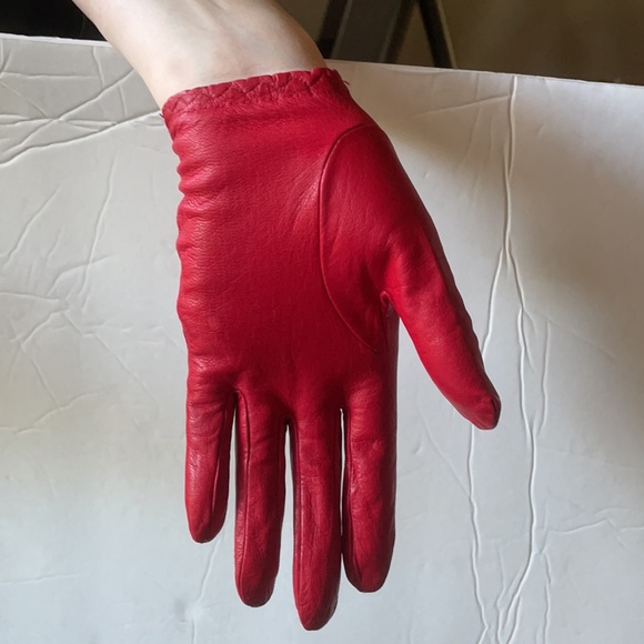 Vintage Red Capeskin Gloves - Picture 2 of 10